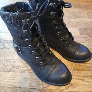 Womens size 7 1/2 boots. Brand new